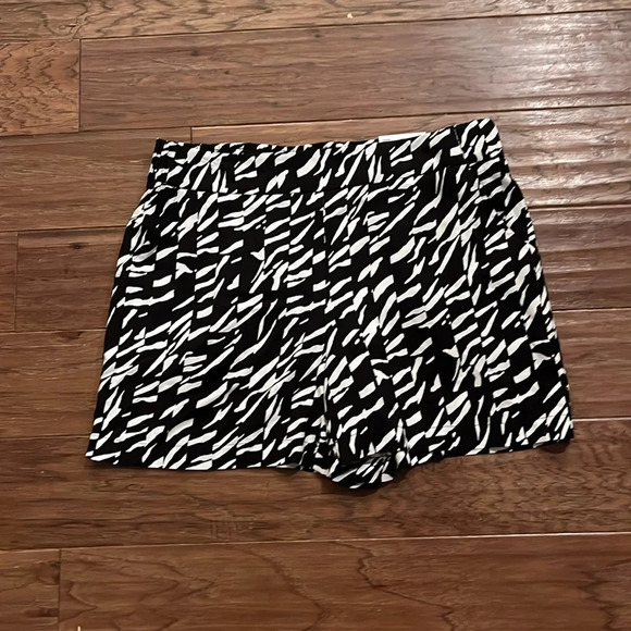 Nine West Black and White Shorts Size L - Picture 1 of 9